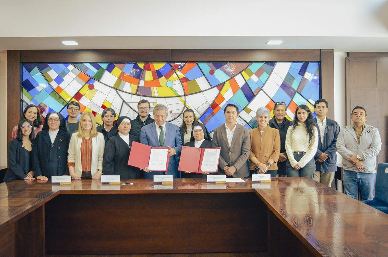 La Fundación Oblatas Todos Santos y la Universidad del Azuay firman convenio interinstitucional