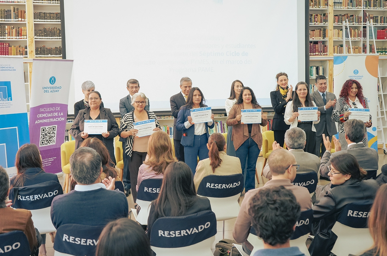 Entrega de certificados y conversatorio del programa PAME, séptimo ciclo de impacto en la Universidad del Azuay